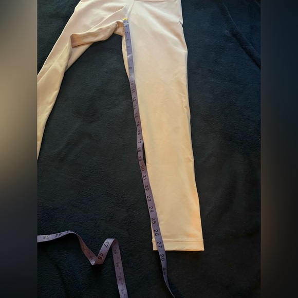 NWOT TNA Butter Leggings Crystal Pink Size M - Picture 8 of 11